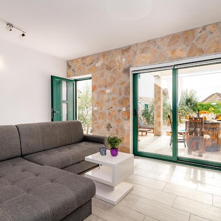Villa Oaza Primosten With Heated Pool エクステリア 写真
